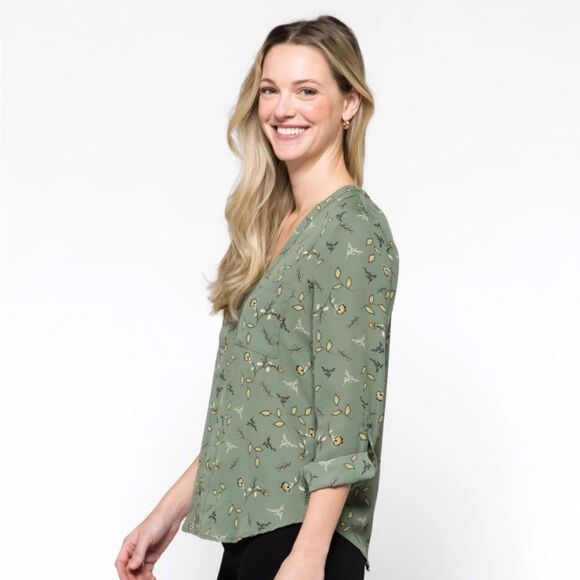 41 HAWTHORN
Astrid Two Pocket Blouse Light Green S Stitch Fix Nwt - Picture 4 of 7